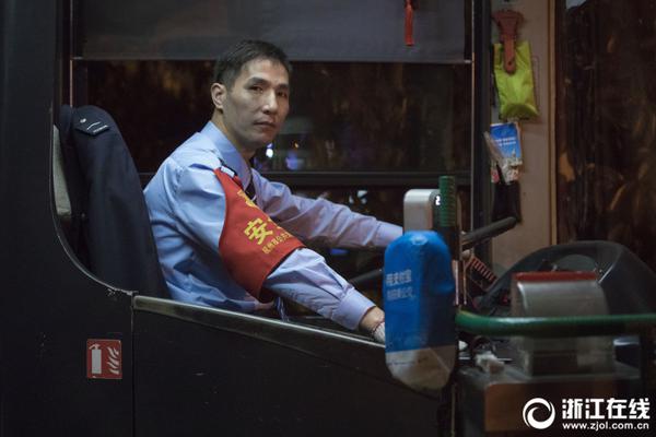 Valheim英灵神殿第一个boss怎么召唤